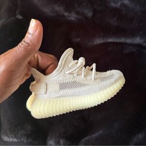 Kids Yeezy Boost Cream Sneakers